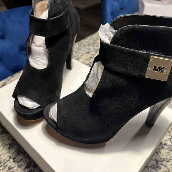 Black suede, Michael Kors shoes - Picture 2 of 2